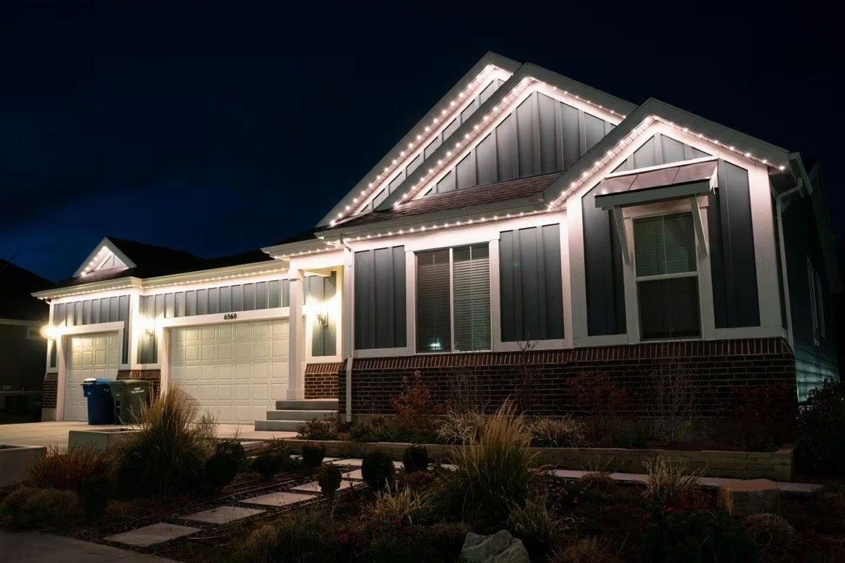 Wide shot of a large home fully outlined in Strata lighting